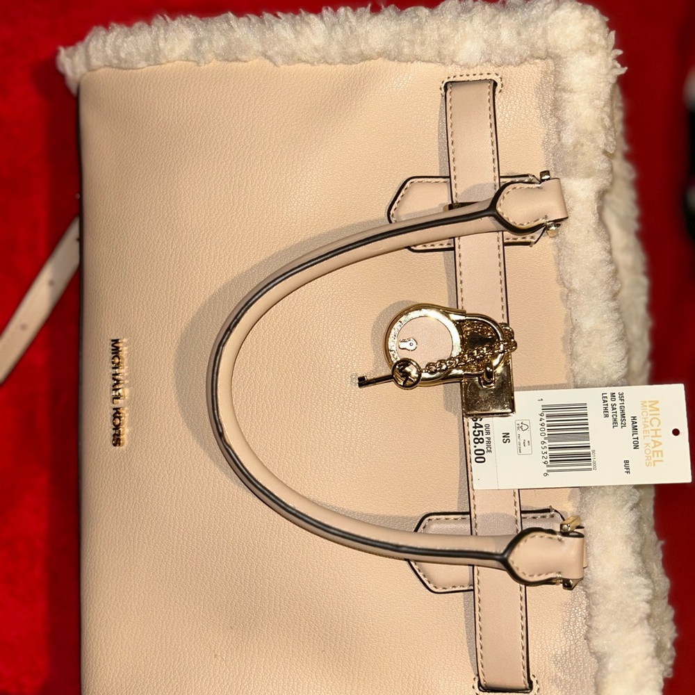 Michael Kors Leather Hamilton purse with lock and Key Gold Hardware design - Picture 11 of 11